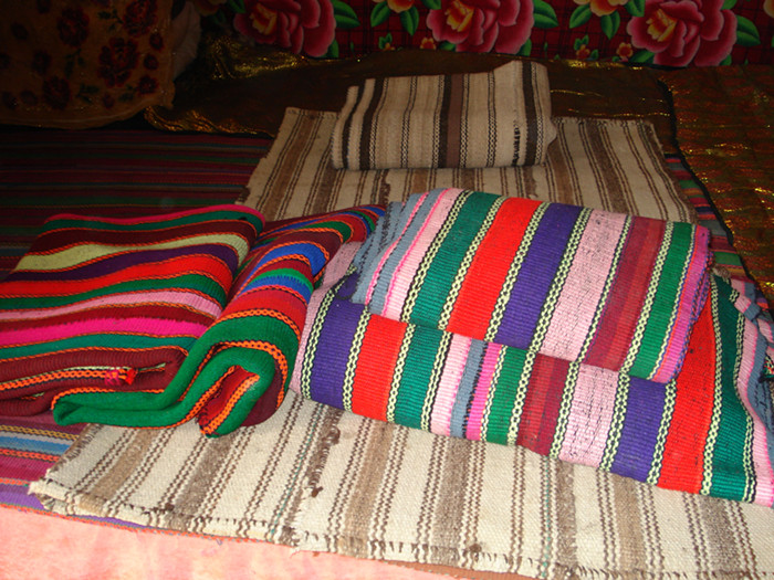 (图15)已织好的条纹帕拉孜（维吾尔语：要罗可帕）_副本.jpg