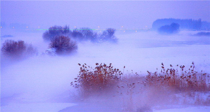 图六：一列火车从开都河大桥穿过 (1).jpg